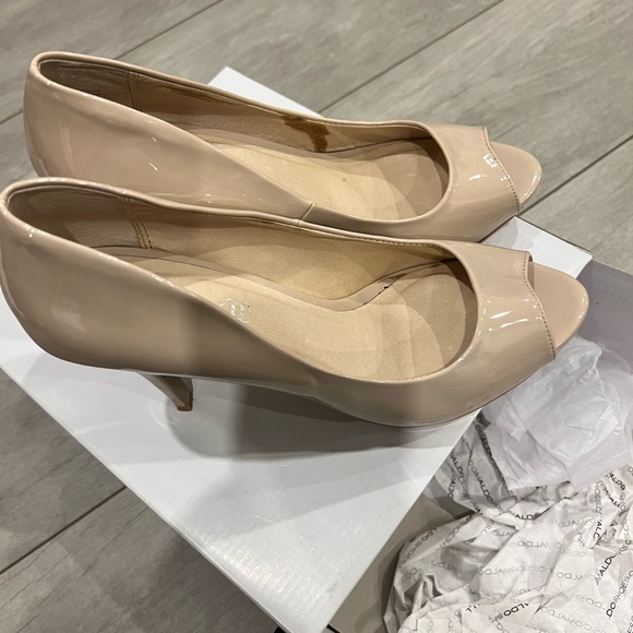 Aldo beige platform heels in leather - Picture 2 of 3